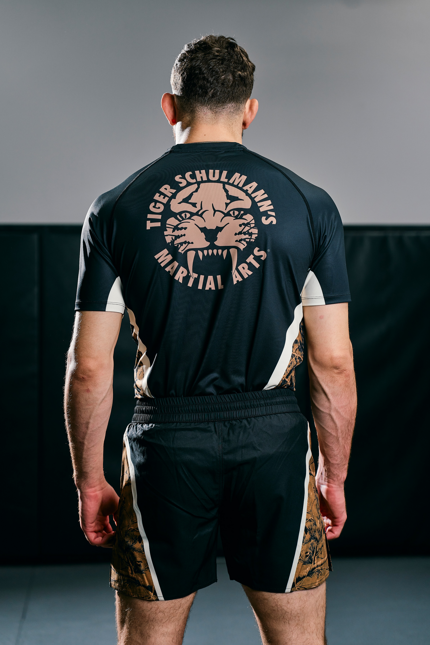 Saddle Short Sleeve Rashguard - Black